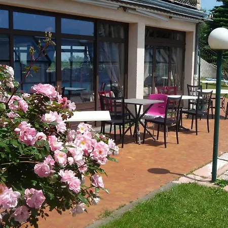 Отель Logis La Rose Des Vents 3*