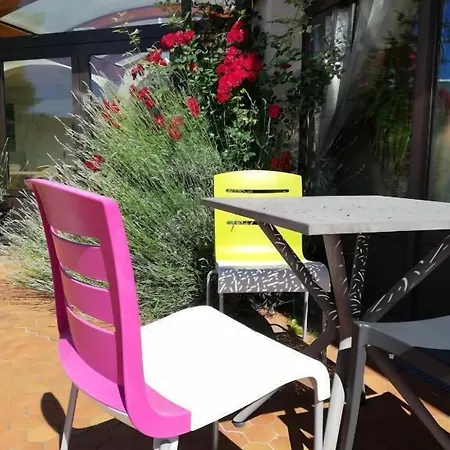 Otel Logis La Rose Des Vents Volvic